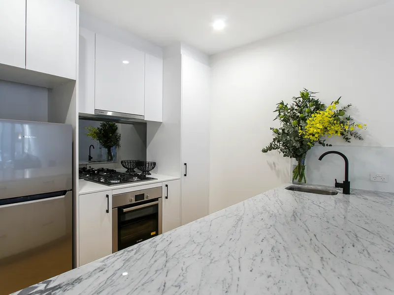 Contemporary, FURNISHED Bayside living 