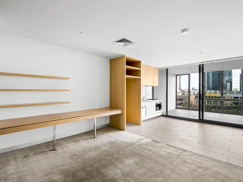 Supersized 2 bedroom, 2 bathroom apartment overlooking the Yarra