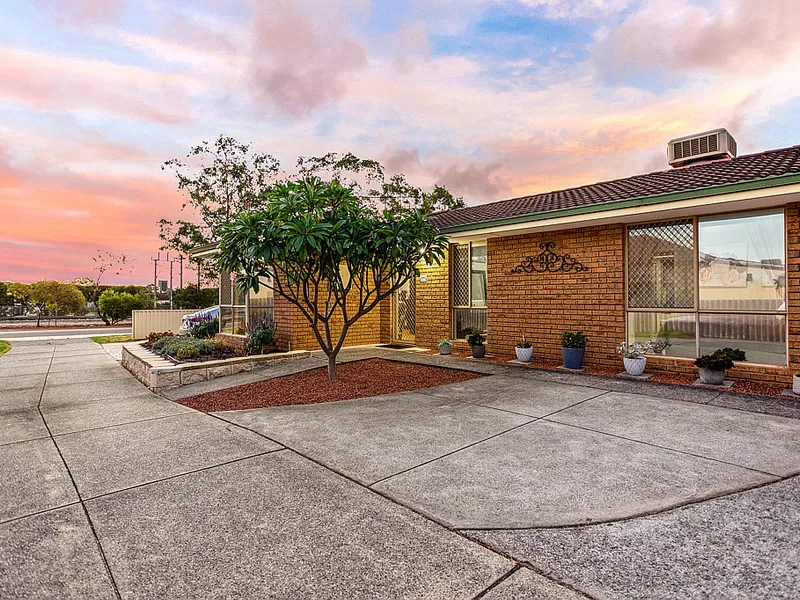 IMMACULATE HOME ON EASY CARE 352sqm BLOCK