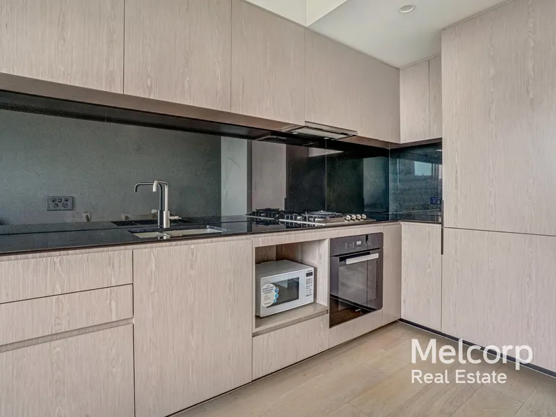FULLY FURNISHED 1+ STUDY!