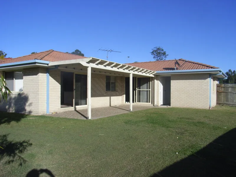 Spacious Three Bedroom Family Home. Separate Formal lounge-AC, Sep tiled family-AC/Ceiling Fans, Sep Laundry, Covered Pergola, Big Fully fenced yard