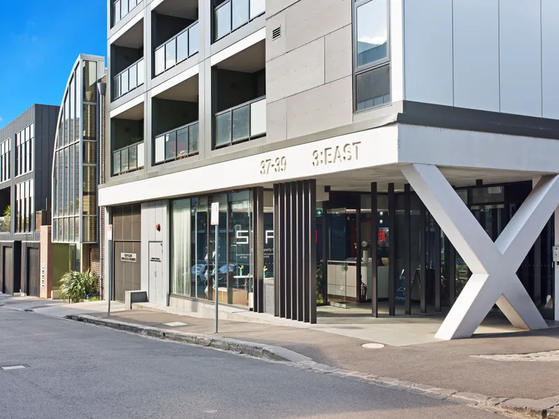 ONE BEDROOM CITY PAD WITH HUGE COURTYARD