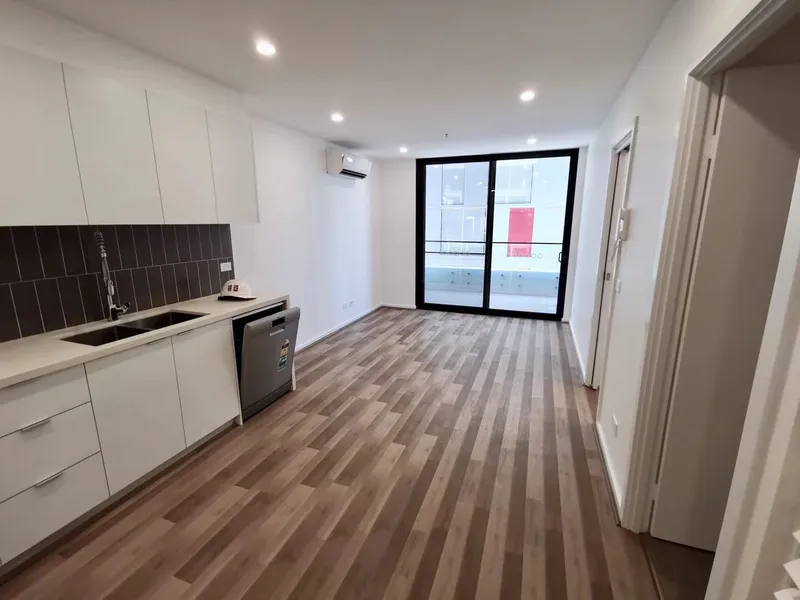 Amazing Brand New Two bedroom apartment in Gunghalin centre