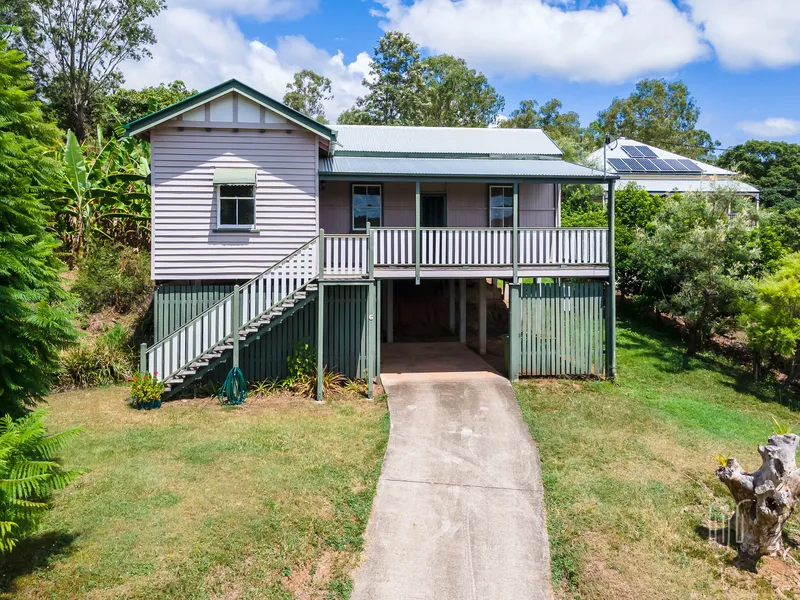 A QUEENSLANDER WITH A VIEW!