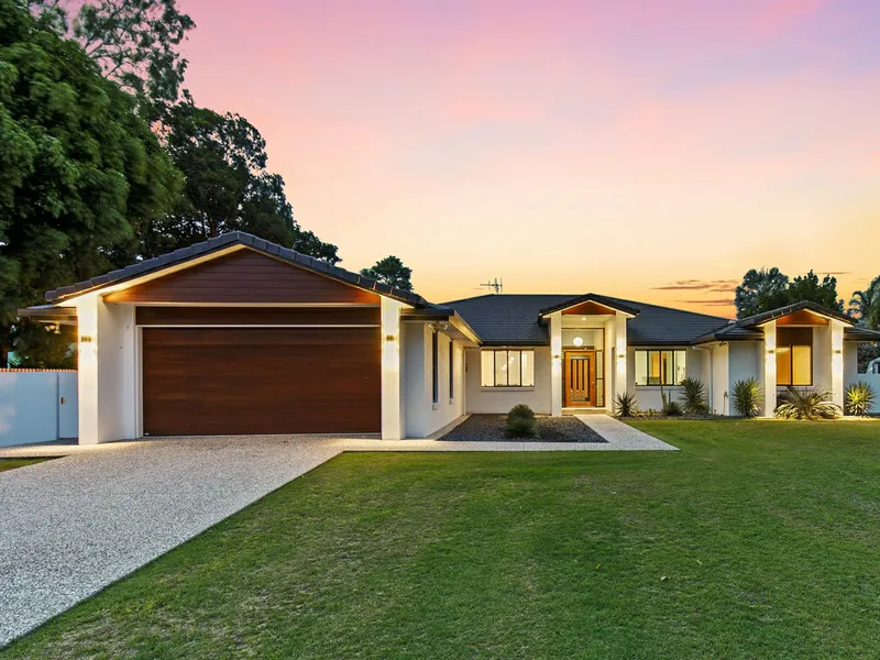 Brilliant Design, Brilliant Family Home, 500m to Beach