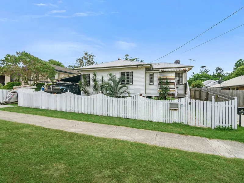 Perfect location with lots of opportunities for investment or to live in!