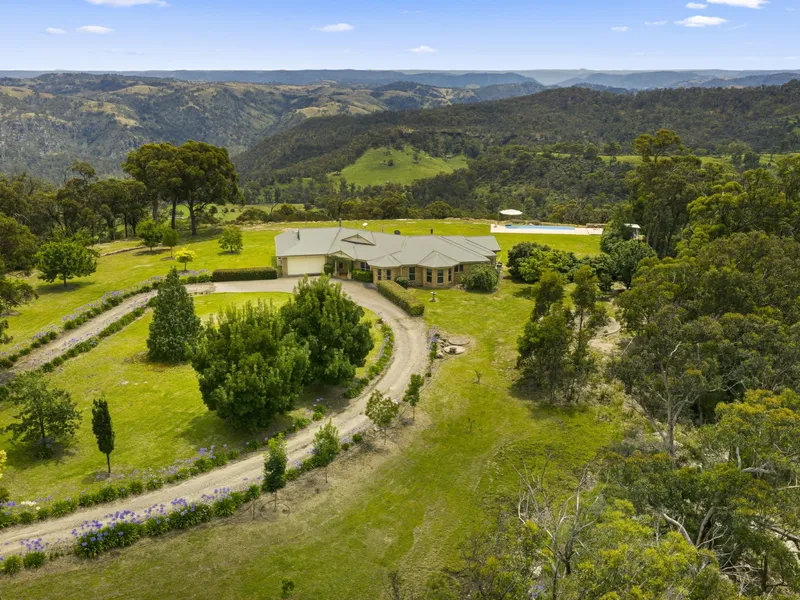 “A Tranquil Oasis Showcasing Unrivalled Panoramic Views
