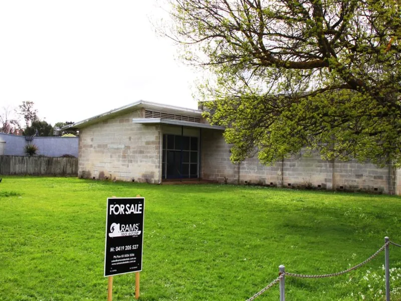 Central Location in Down Town Heywood