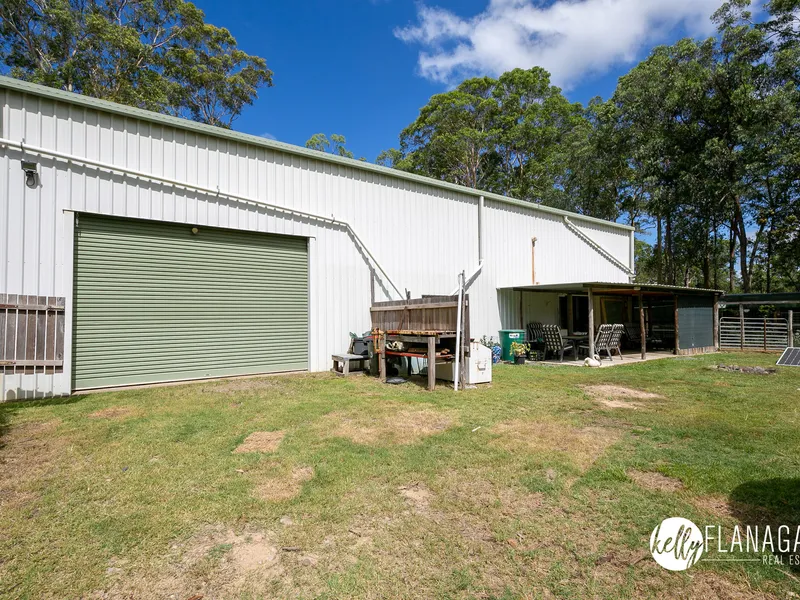 A VERY Big Livable Shed On A Bush Block Only 15 Minutes To Town - 40Ha. (100Ac)
