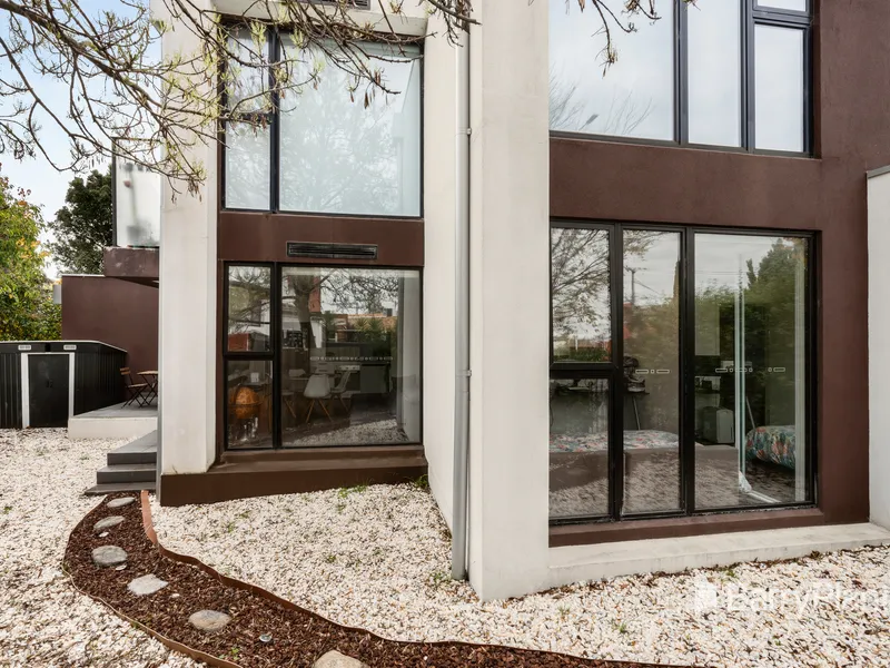 Funky Urban Oasis with Private Garden.