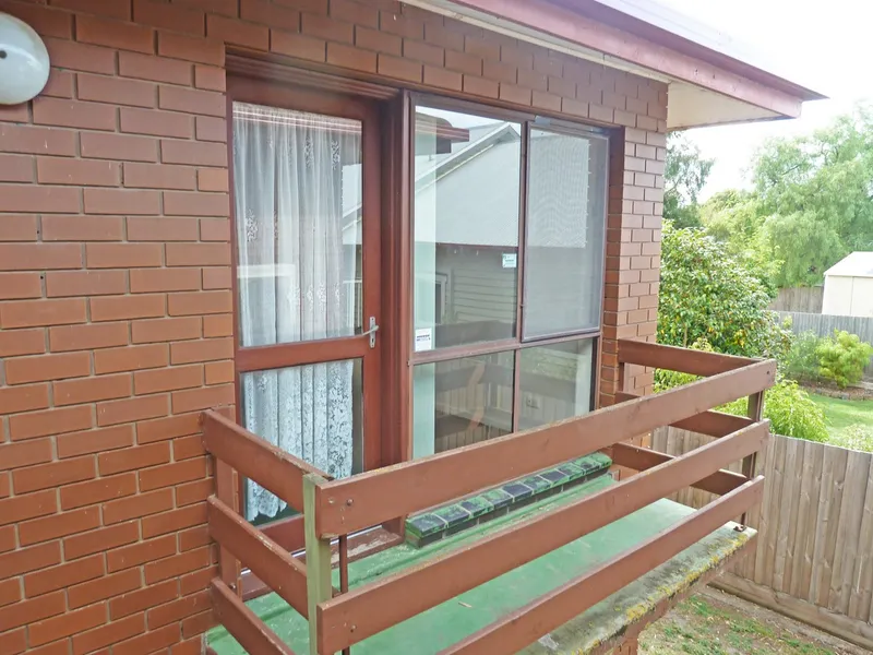 TWO BEDROOM UNIT IN PRIME LOCATION!