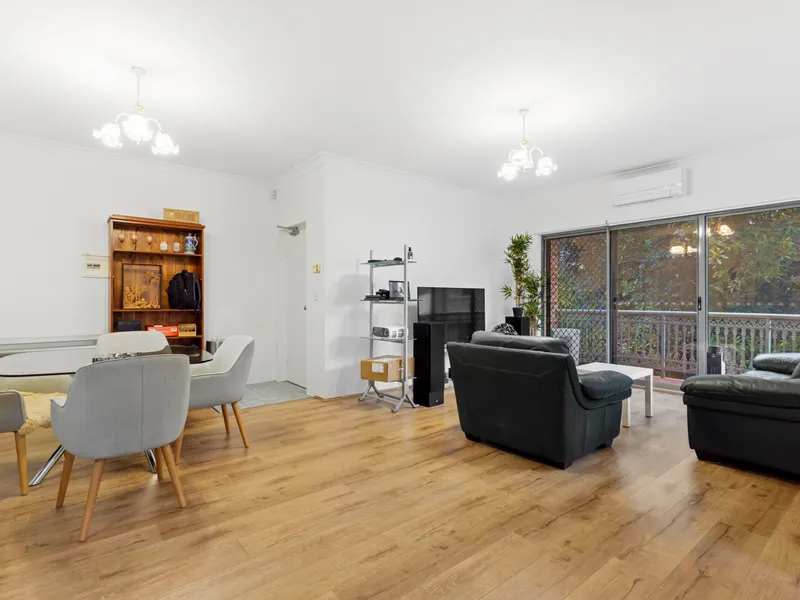 Comfortable spacious top floor apartment - Inspections by appointment