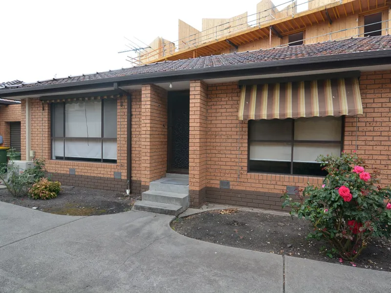 Low Maintenance And Spacious Unit