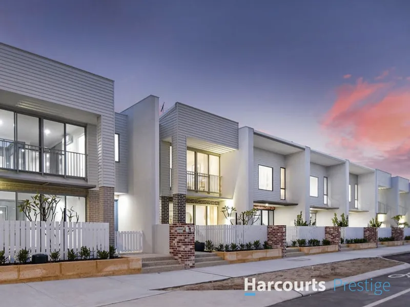 Contemporary, Sleek & Easy Living Townhouse with Location!