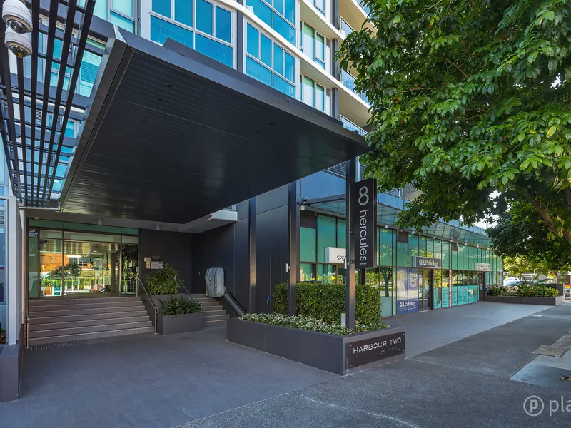 Chic one-bedroom apartment in prime Hamilton complex