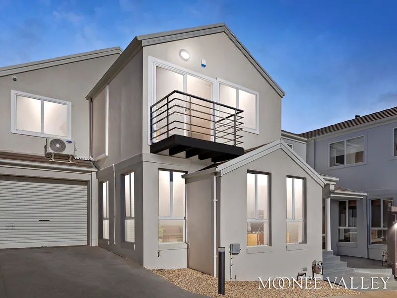 FULLY RENOVATED IN RIVERSIDE SURROUNDS!
