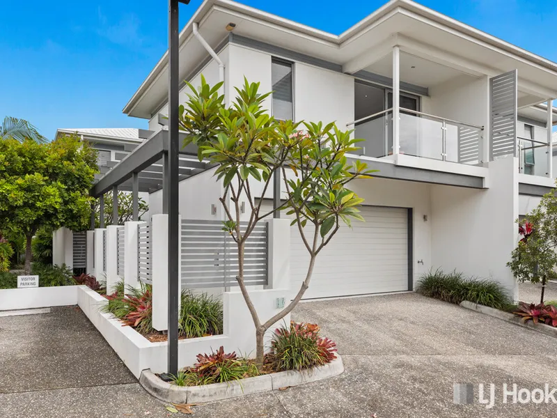 RESPORT STYLE COMPLEX - FRESHWATER PAVILIONS