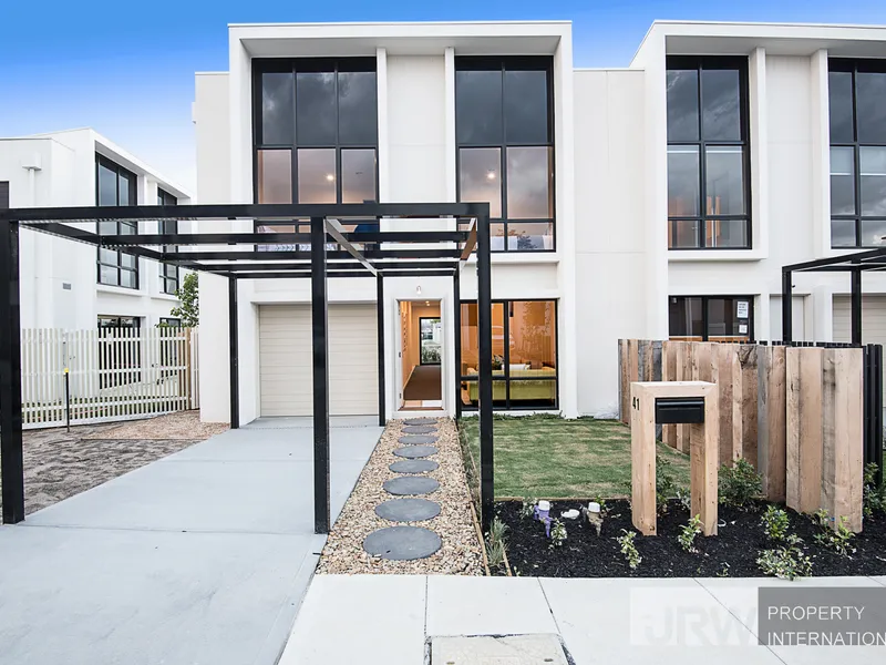 Stunning Three Bedroom Townhouse