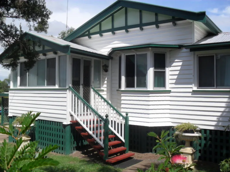 4BRM HOME WITH A TIMBER DECK