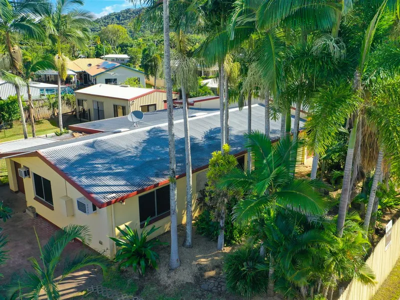 Amazing opportunity with two Trinity Beach properties in one.