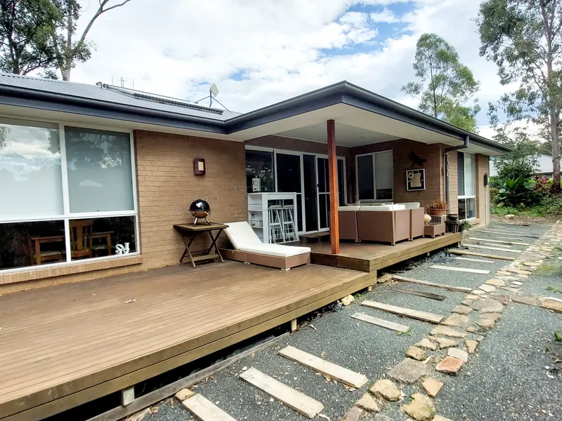 Furnished home in leafy bush setting