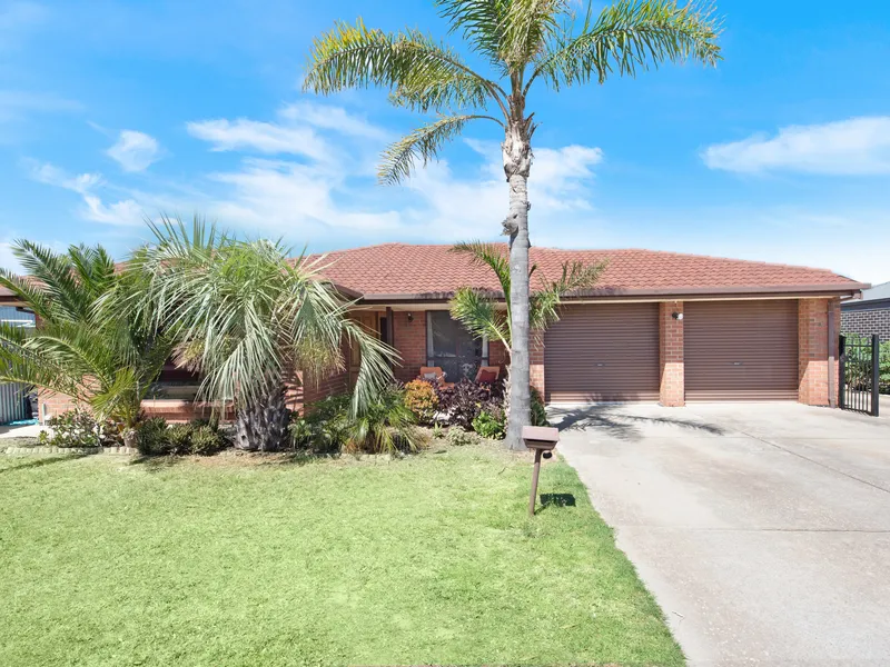 4 Bedroom Home with Pool - Easy Walk to the beach. Move in or invest.