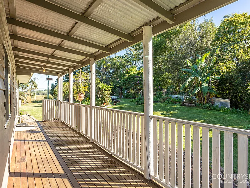 Cute cottage with views to Mt Pinbarren 