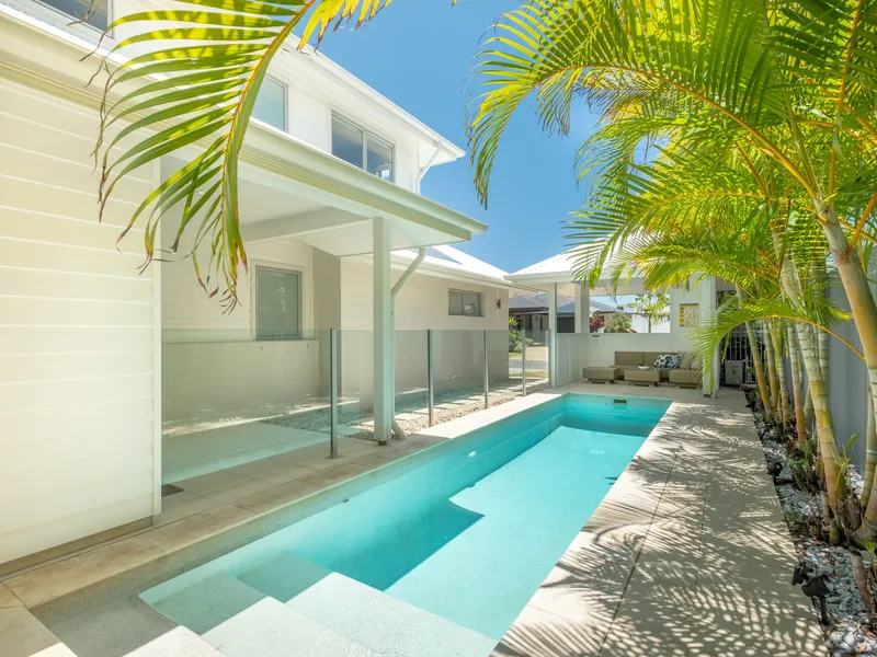 Fully furnished home only 150 metres from the beach!