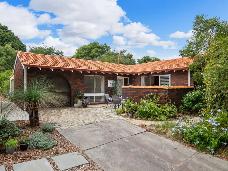 Crisp and Comfortable Abode with BIG Powered Shed
