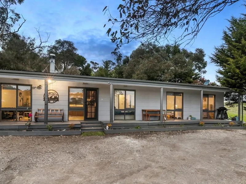 STONES THROW TO TOWN