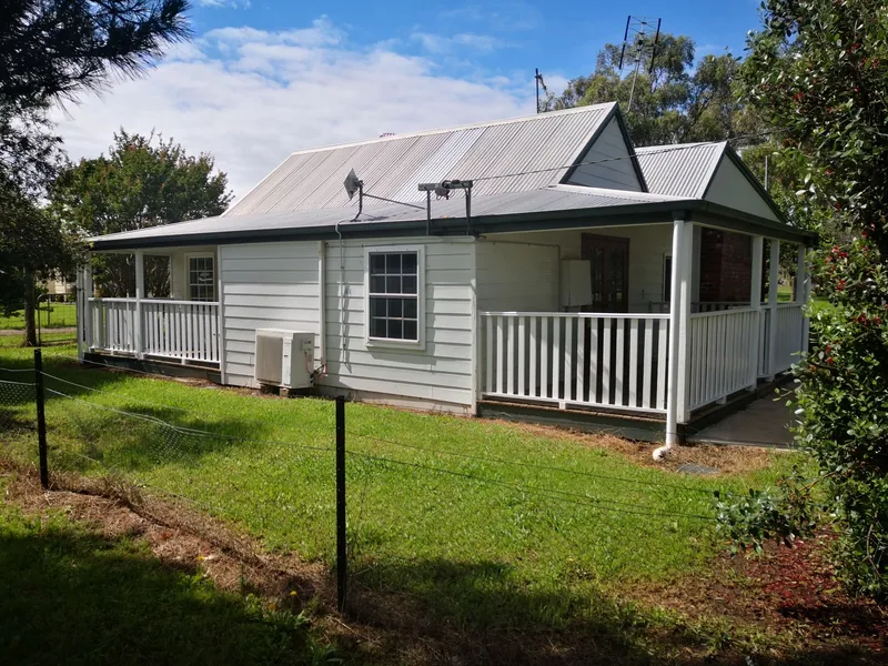 Cottage 2-3 Bedrooms 3551sqm on three lots