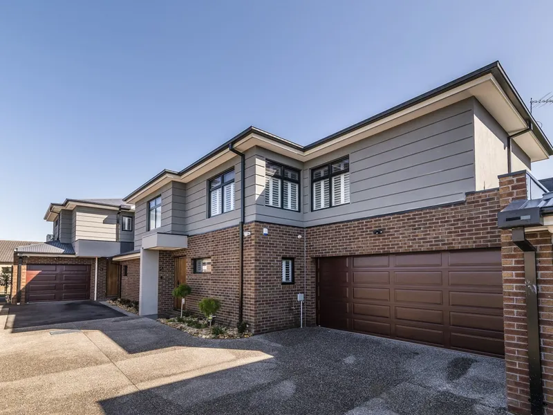 Family Luxurious Living in Oak Park