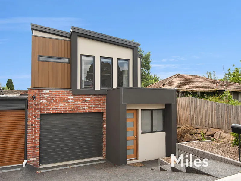 SUPERB THREE BEDROOM TOWNHOUSE