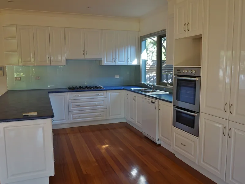 LARGE FAMILY HOME MINUTES FROM GARDENVALE PRIMARY