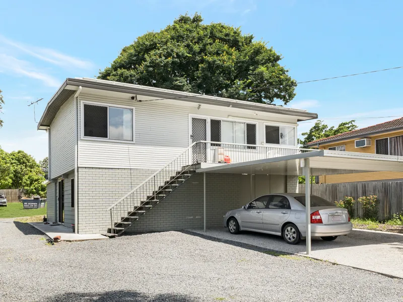 Dual living house with subdivision potential or auxiliary unit on large 918m2 block!