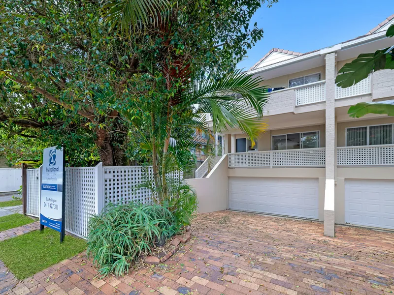 Surfers Paradise Duplex Villa