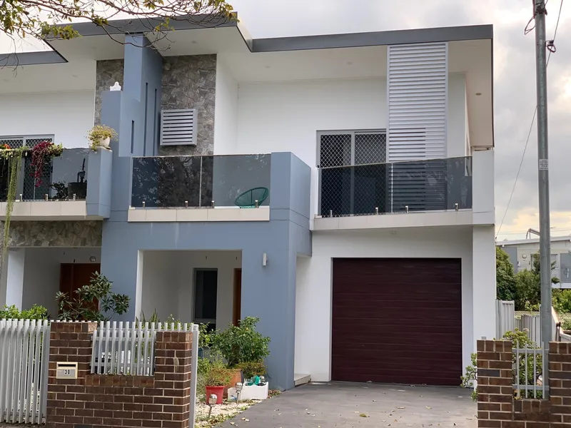 Luxury & Stylish 5 Bedroom Duplex Home