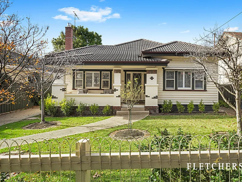 FULLY RENOVATED CALIFORNIAN BUNGALOW OPPOSITE CHATHAM PRIMARY - [REGULAR POOL MAINTENANCE INCLUDED]