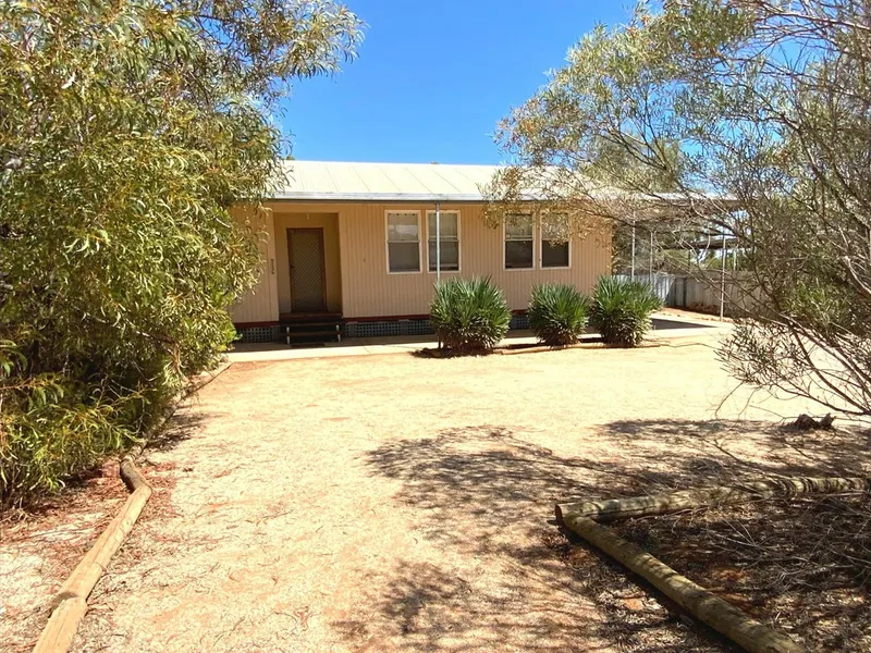 Cute 3 Bedroom Property, Large Backyard