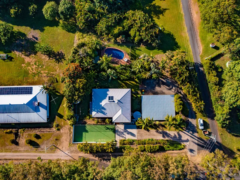 Dual Living Home With 8 Car Garaging...Be Quick!