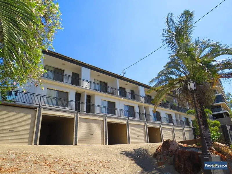 WALK TO THE STRAND - OCEAN BREEZES - BEAUTIFULLY RENOVATED