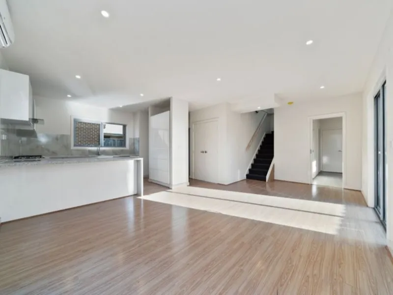 Stunning Townhouse - 3BR + Study