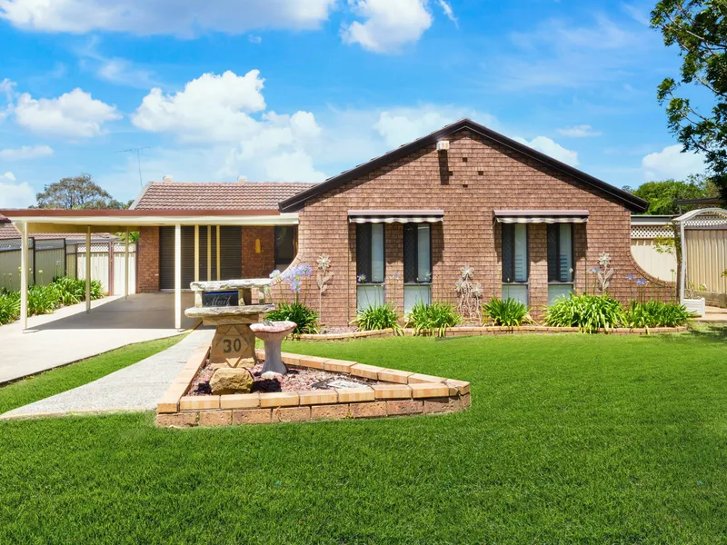 CHARMING FAMILY HOME!!