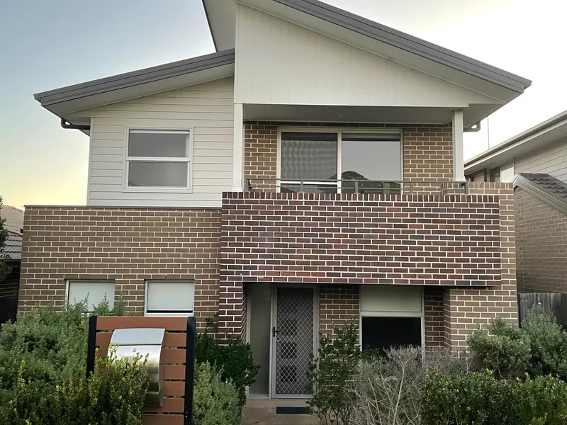 Grand Family Home In The Heart Of Kellyville For Lease