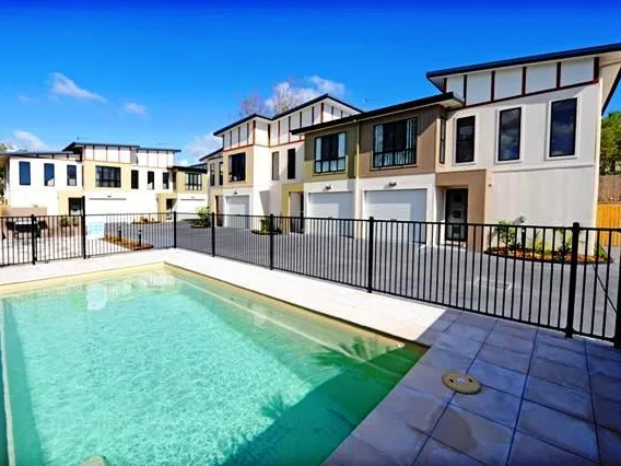MODERN THREE BEDROOM TOWNHOUSE with Shared Pool