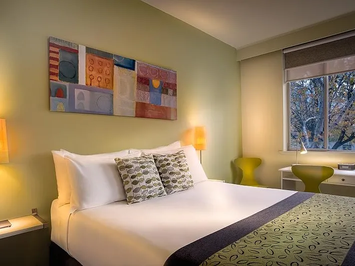Fully Furnished. Stay from 1 month. Includes all utilities & Foxtel.