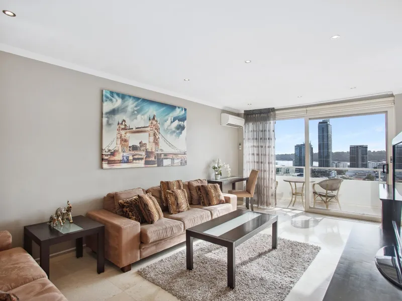 PANORMAIC PERFECTION - Northwest Penthouse Apartment