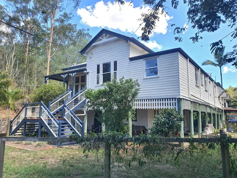 Queenslander on 2.5 acres CLOSE TO THE CITY!