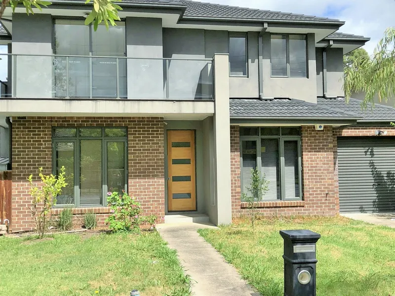 Furnished Townhouse Walking Distance To Monash University