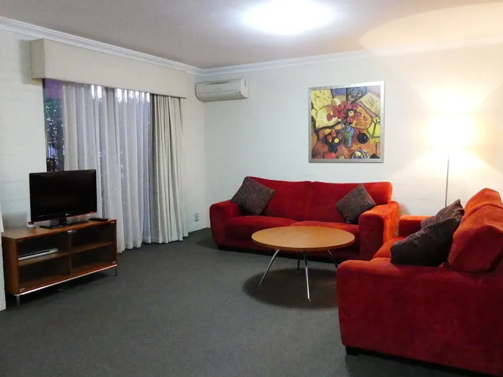 DELIGHTFUL UNFURNISHED APARTMENT IN CENTRAL SUBI
